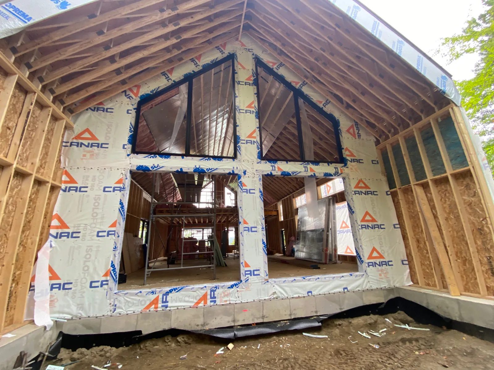 Chalet : intérieur et fenêtres