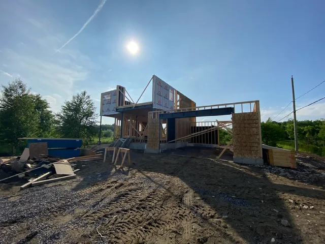 Maison à étage en construction