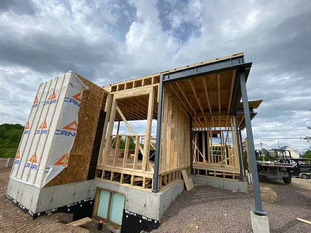 Maison à étage : murs de bois
