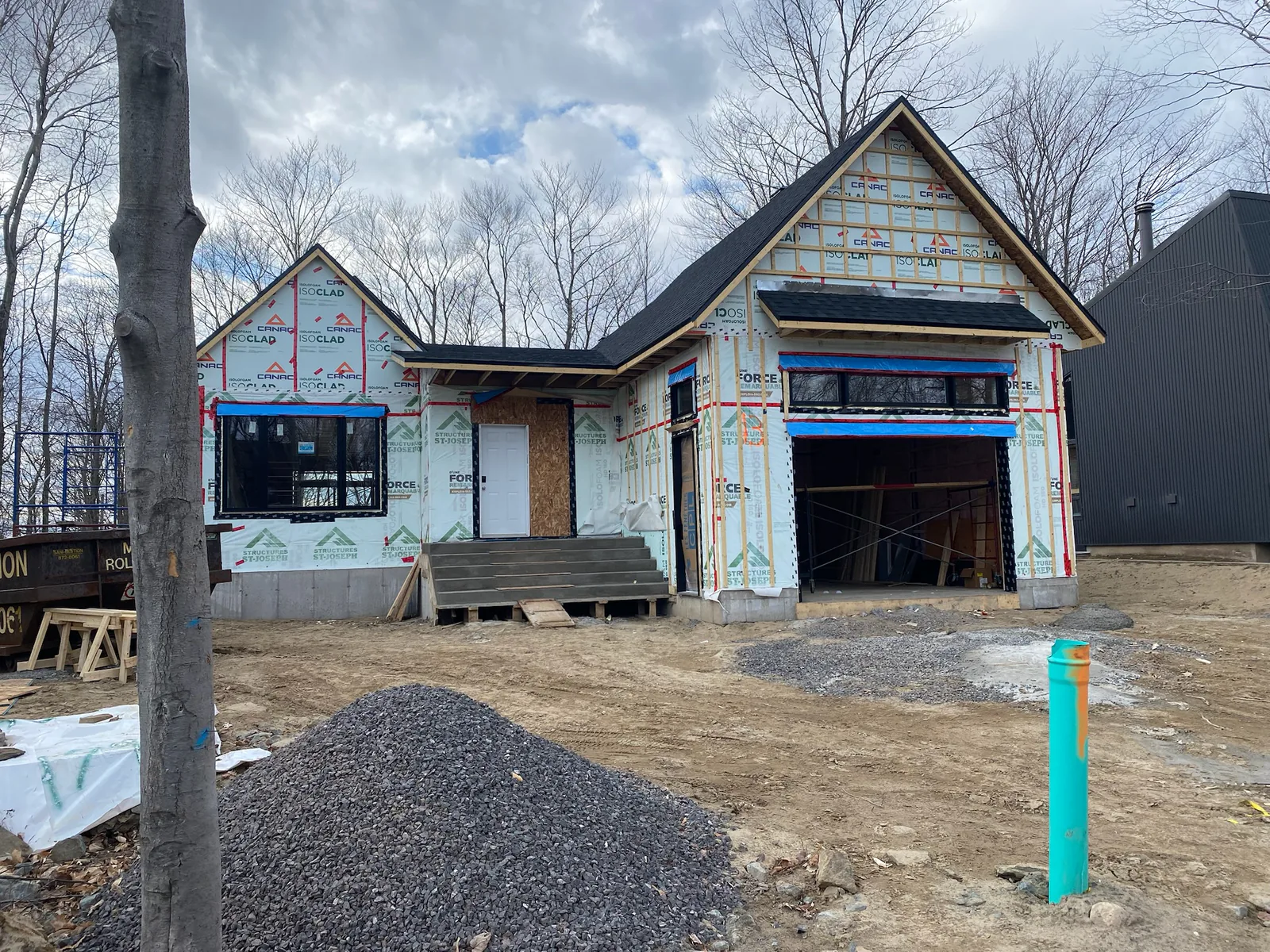Maison neuve : revêtement en cours