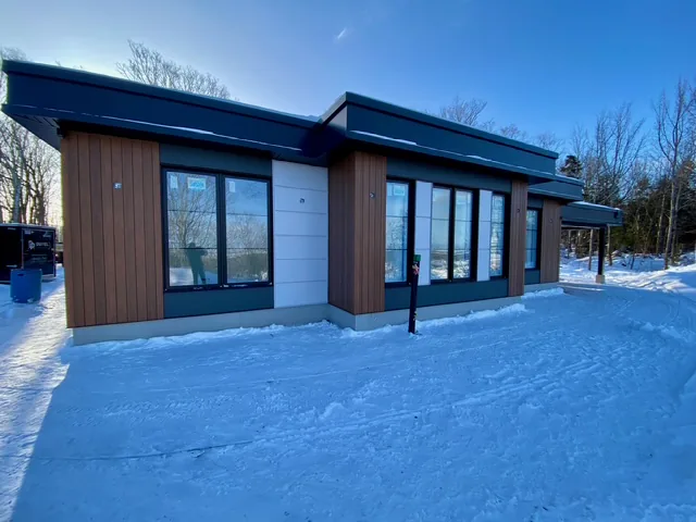 Maison de plain-pied, façade moderne